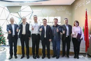 广州市与番禺区人力资源和社会保障局领导莅临多宝注册网（中国区）首页集团调研指导