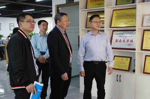 热烈欢迎市政府秘书长林兢一行莅临多宝注册网（中国区）首页集团广西公司考察指导